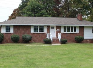 624 Willowbrook Ln, Winston Salem, NC 27104