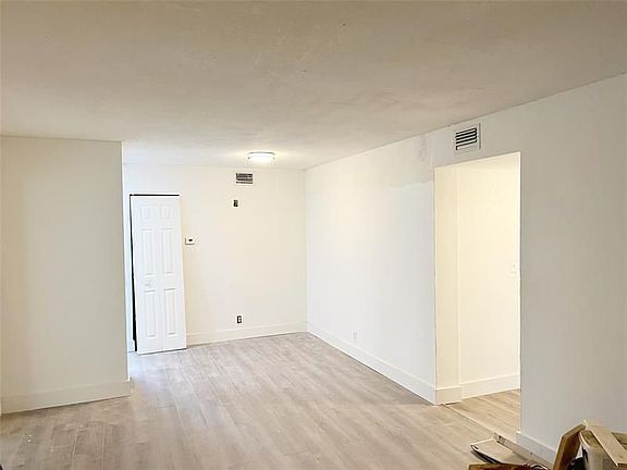 5th image of 510 Gardens Dr