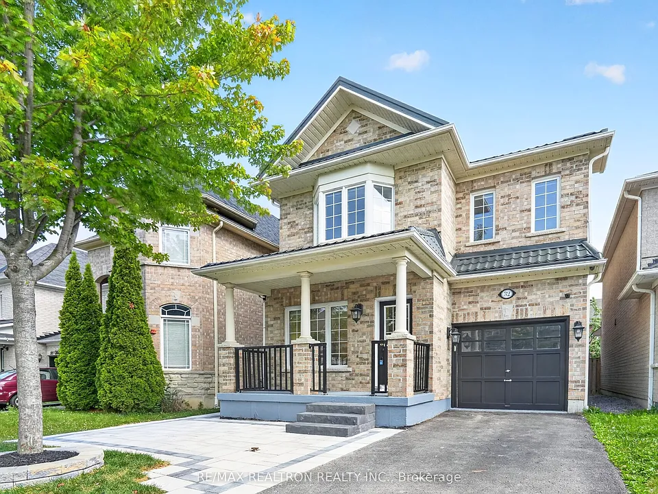32 Whitlock Cres