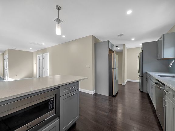 5th image of 43 Wright Ave #43
