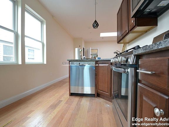 3rd image of 549 Washington St #2