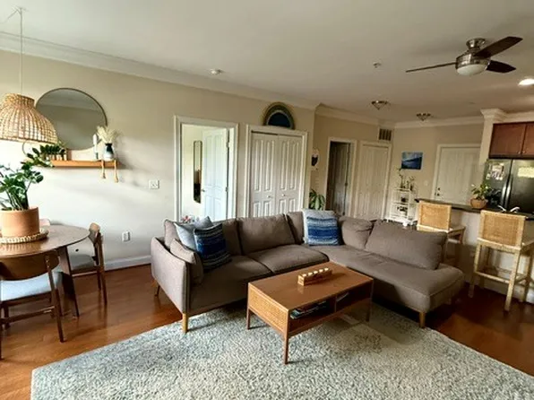 960 Perry St APT 111, Columbus, OH 43215