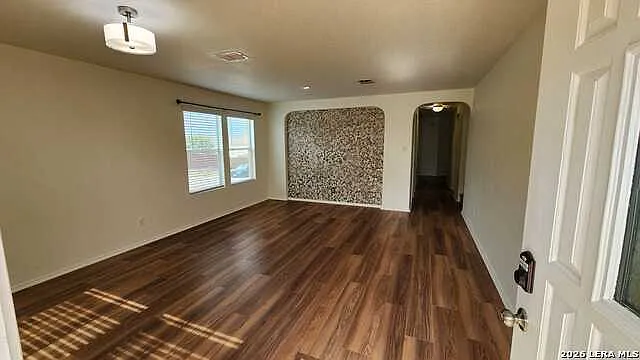 4 bed, 2.5 bath, 2557 sqft, $2,500 — Photo 3