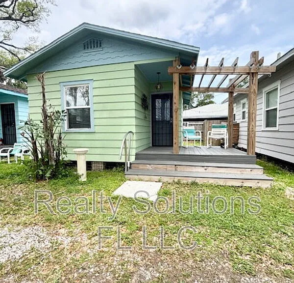 418 Daytona St — Photo 1