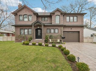 23 Ogden Avenue, Williston Park, NY