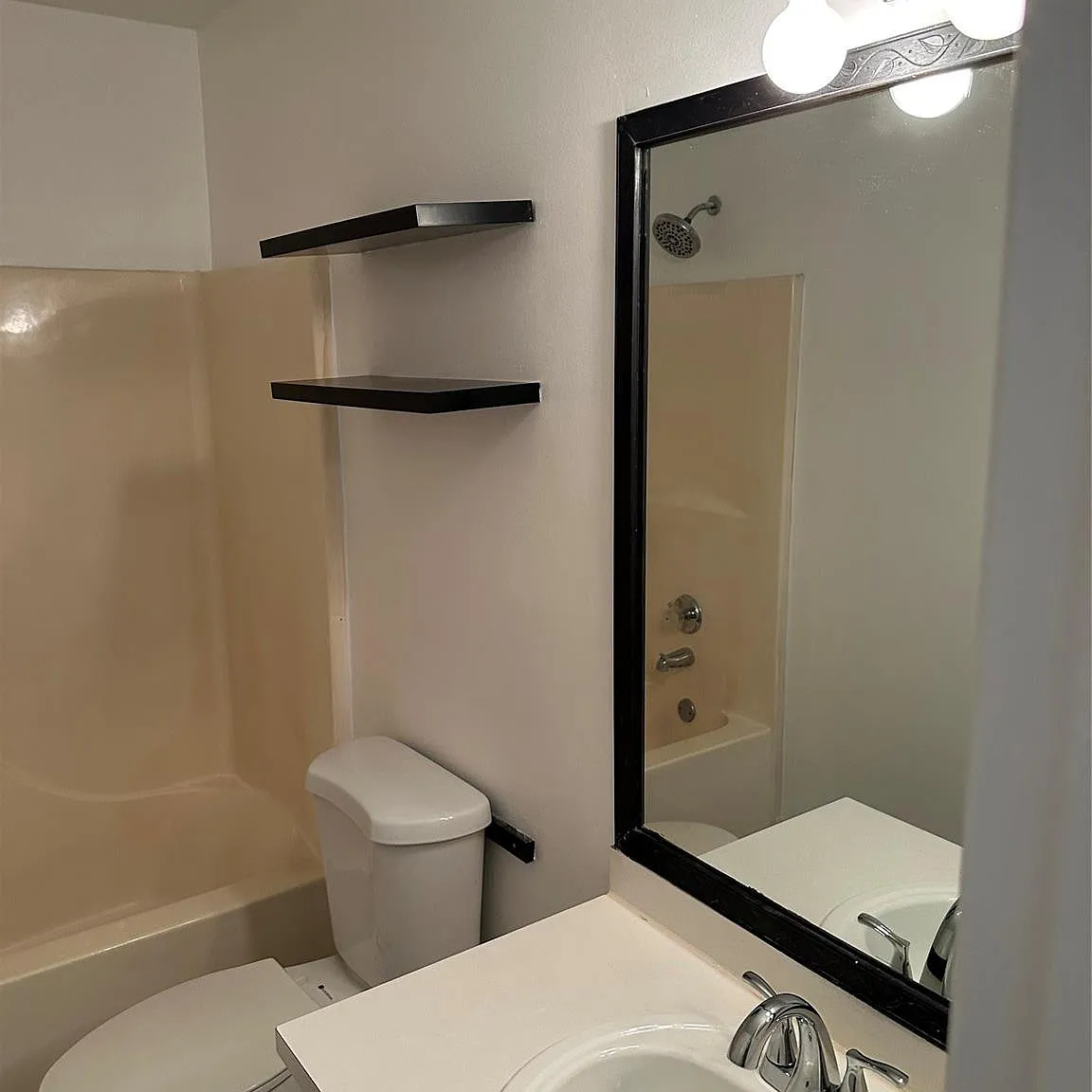 2 bed, 2.0 bath, 1005 sqft, $1,700 — Photo 4