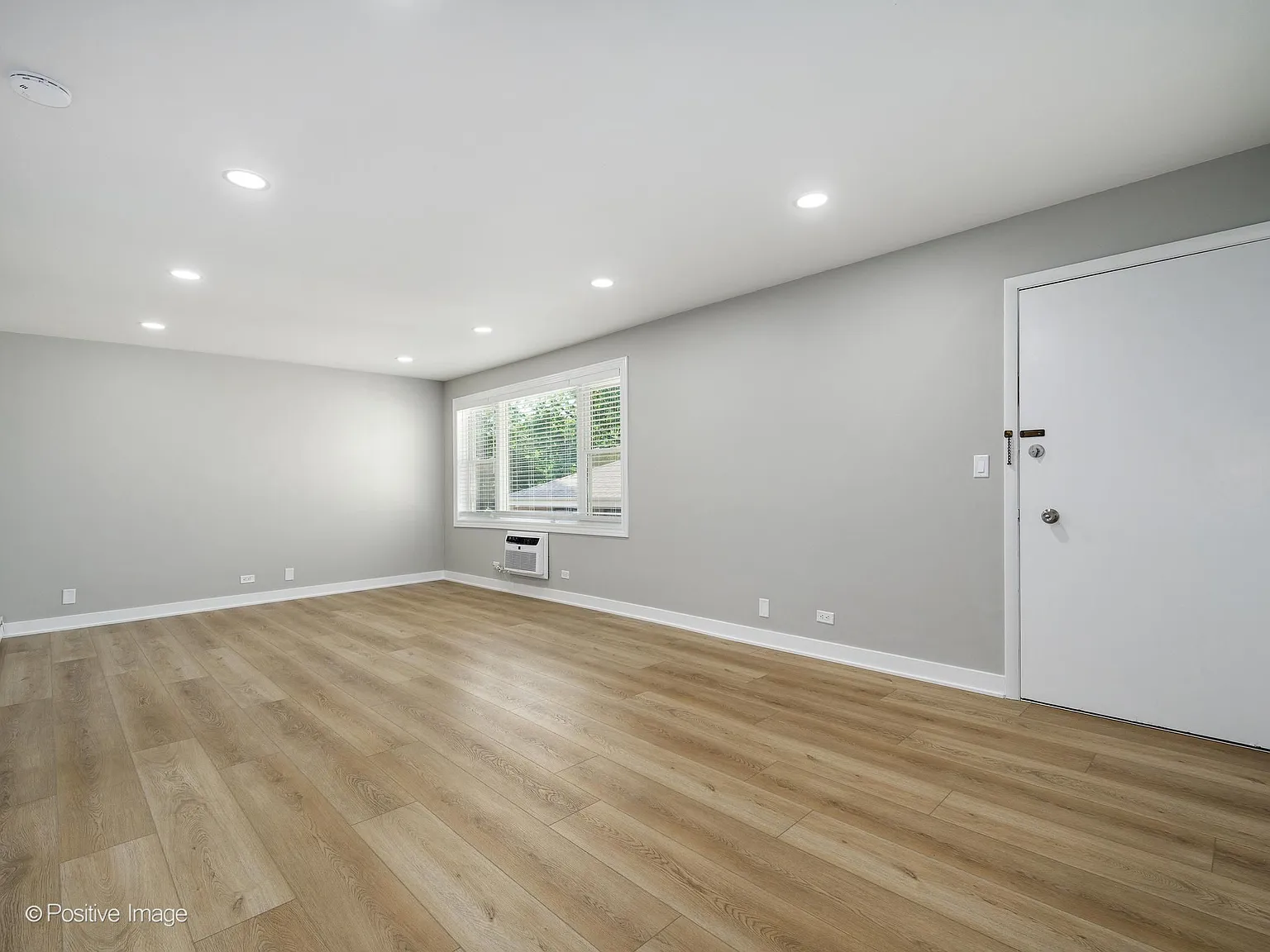 2 bed, 1000 sqft, $2,300 — Photo 4
