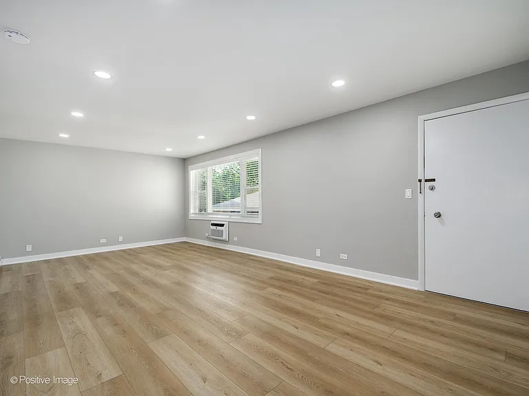 5615 N Mozart St #3B — Photo 4
