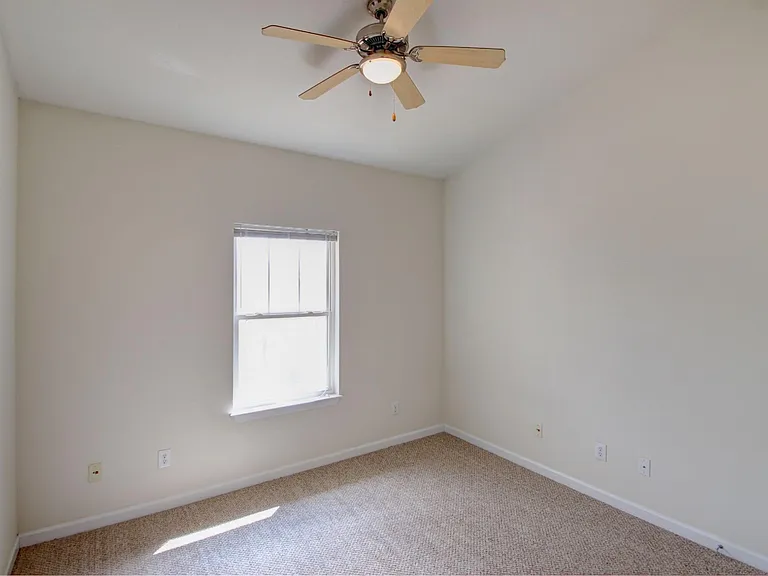 Scholar's Quad Collegiate Apartments — Photo 35