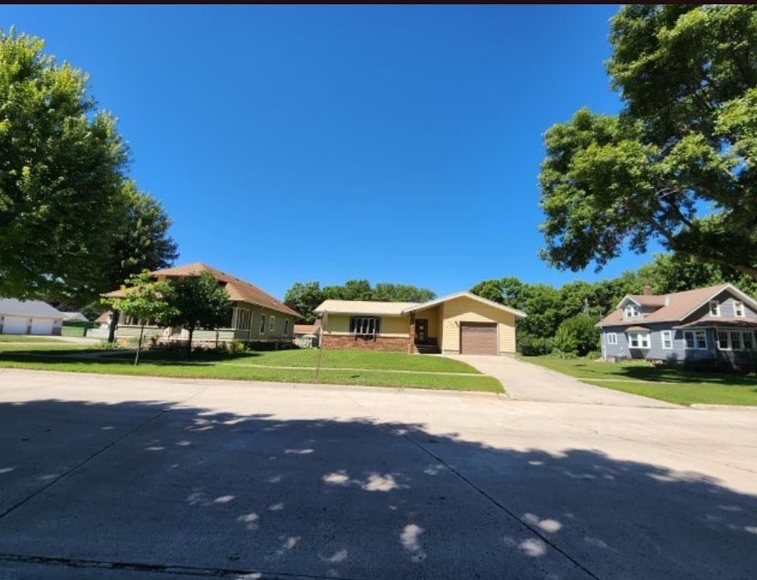 423 Main St N, Titonka, IA 50480 Zillow