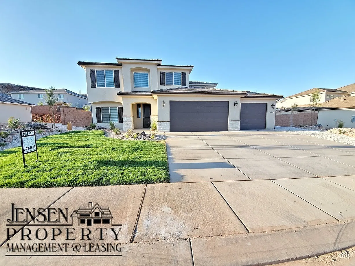 6 Bedroom, 3.5 Bath, 3 Car Garage in the Desired Little Valley Community.- Pets Negotiable - Move... — Photo 2