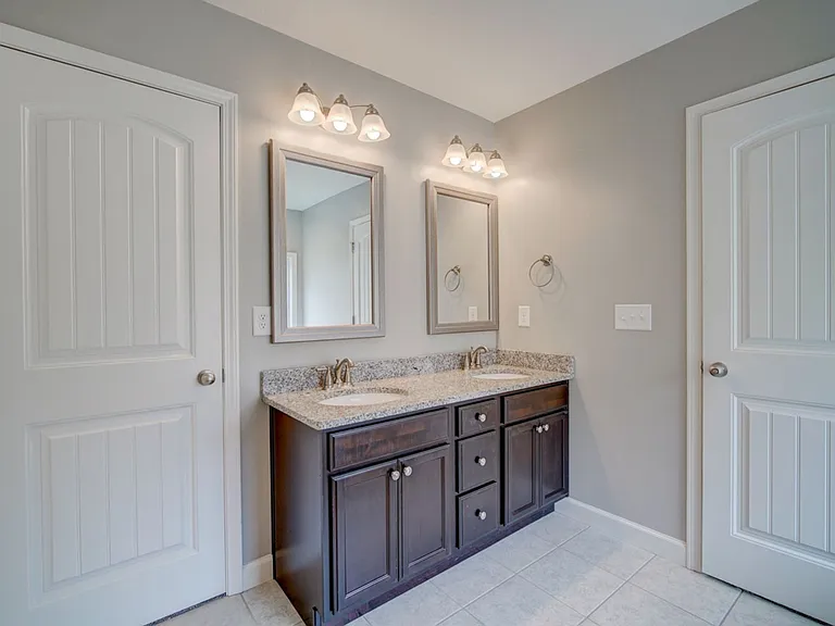 732 Shelburne Ln — Photo 30