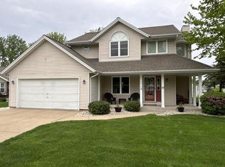 10510 S Jessica Dr, Oak Creek, WI 53154