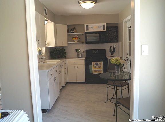 5th image of 2431 W Magnolia Ave