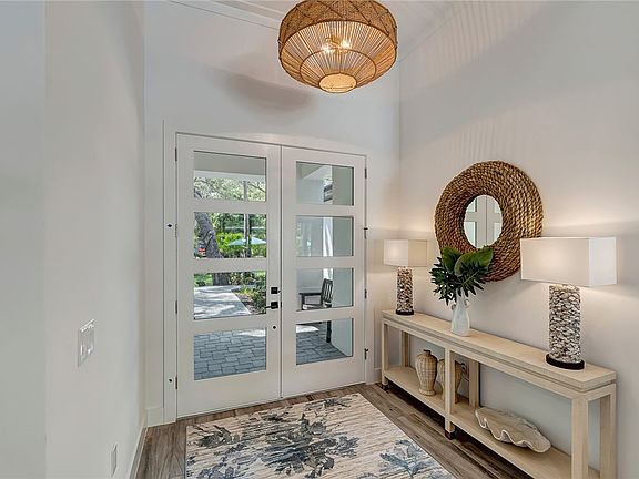 3rd image of 325 Holly Rd