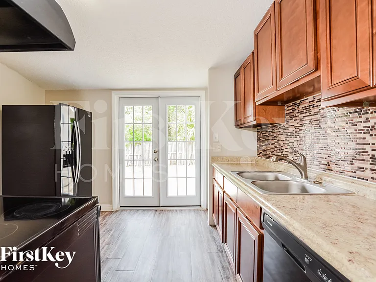 531 Martin Place Blvd — Photo 5