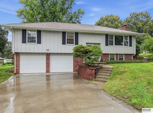 9915 Pinkney St, Omaha, NE 68134