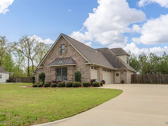 2nd image of 3961 Churchill Ln