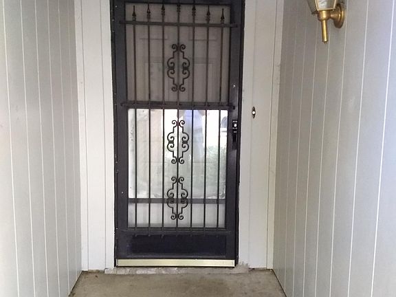 3rd image of 1348 N Creek Dr