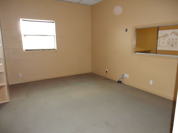 5th image of 2711 E Missouri Ave