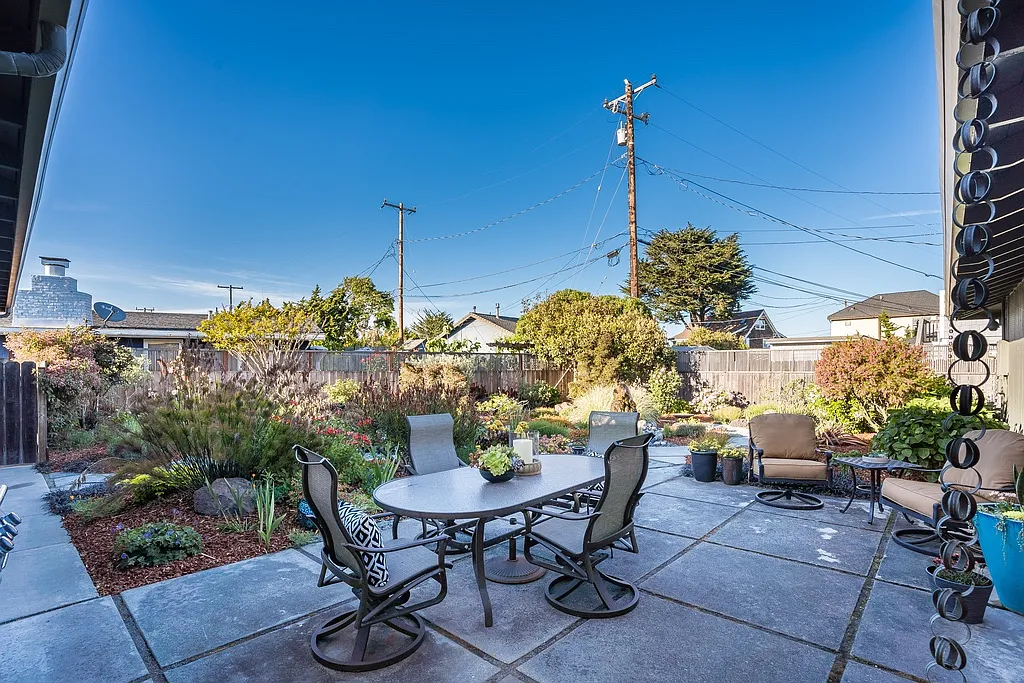 2032 W Cliff Dr — Photo 3