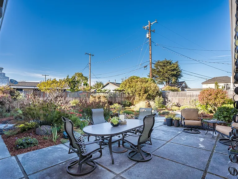 2032 W Cliff Dr — Photo 3
