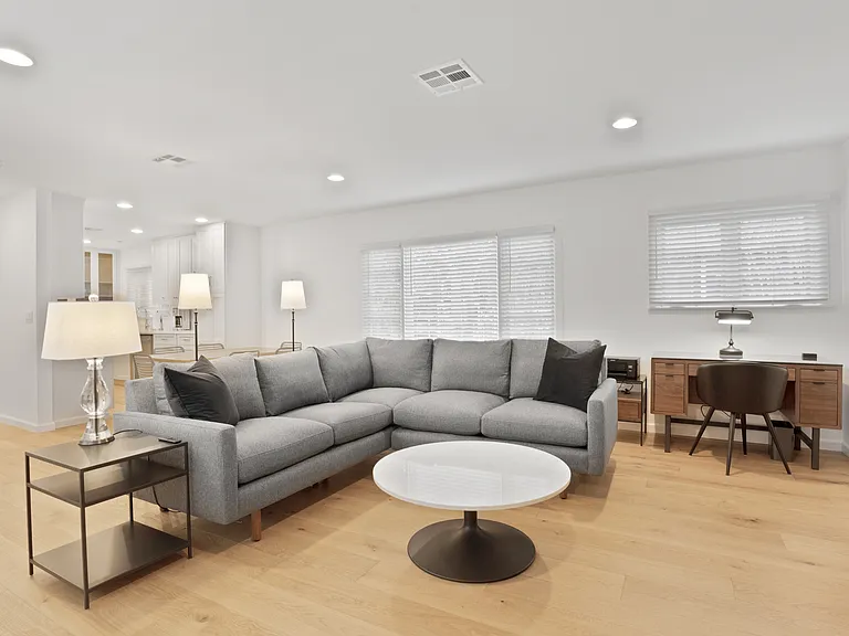 135 Montana Ave #8 — Photo 1