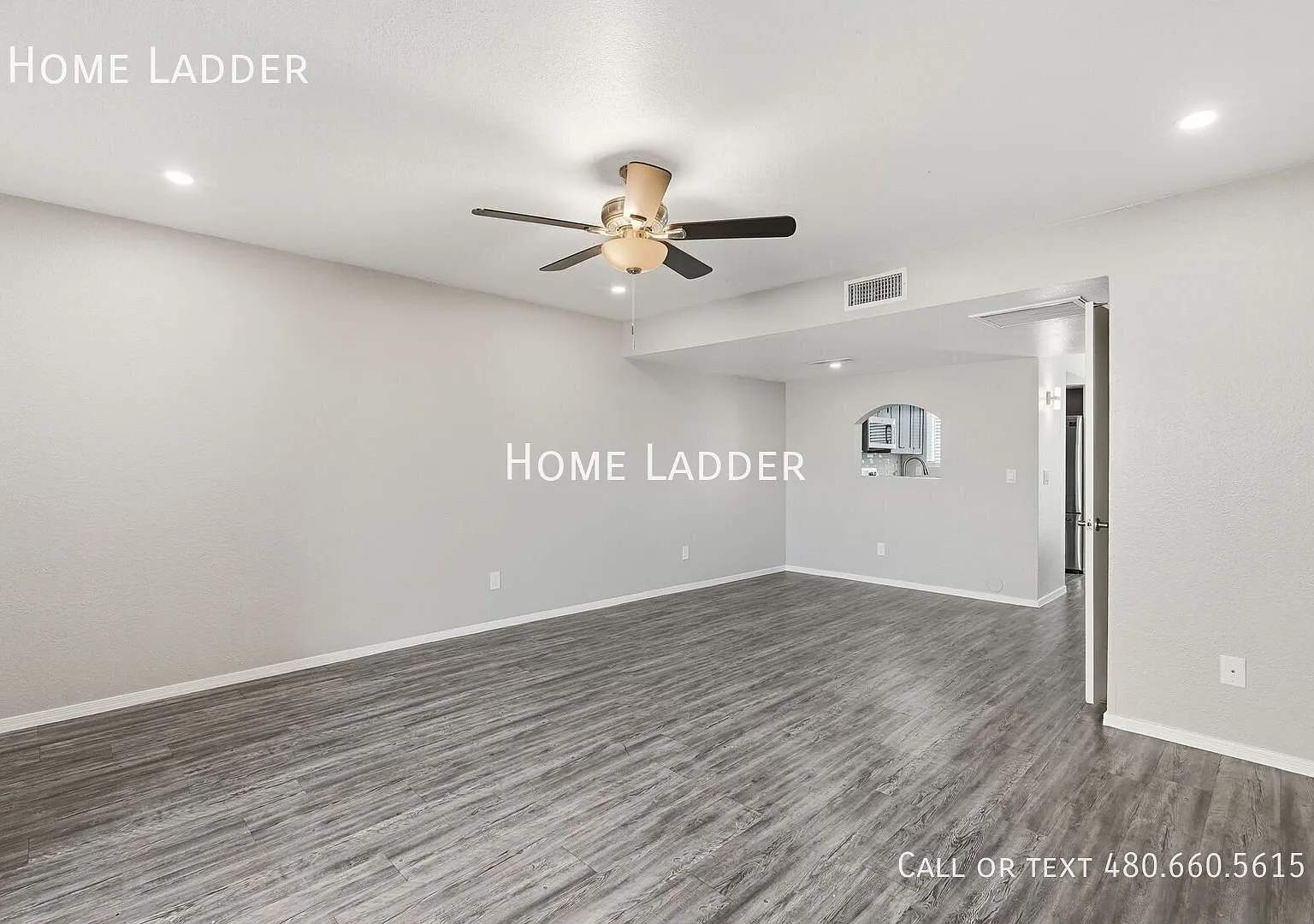Beautifully Remodeled 2BR/2.5BA Townhouse walking distance from ASU! — Photo 2