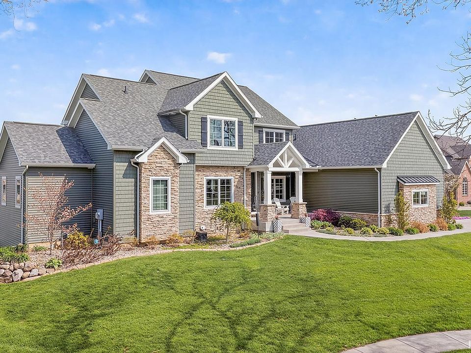 1st image of 414 River Pointe Dr