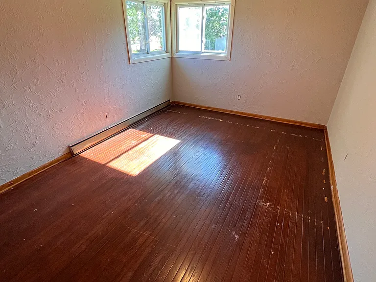 2803 Queen St — Photo 20