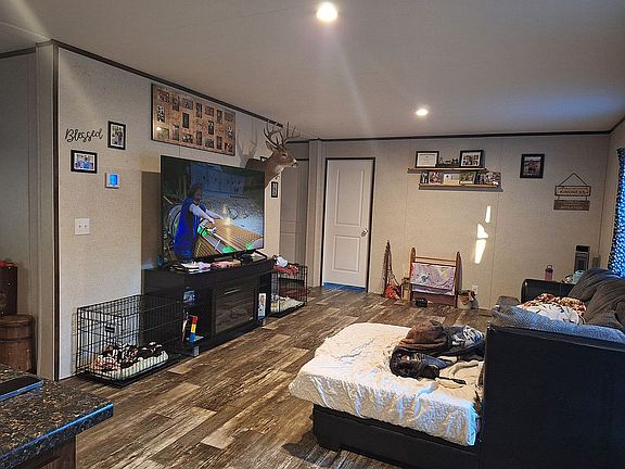 5th image of 126 Sycamore Cir