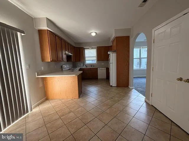 4 bed, 2.5 bath, 2200 sqft, $2,595 — Photo 4