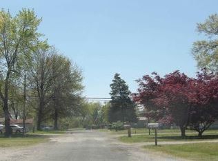 105 Prairie Ave, South Roxana, IL 62087