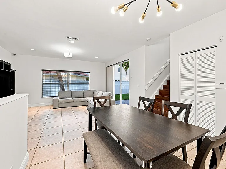 1115 SW 180th Ter — Photo 11