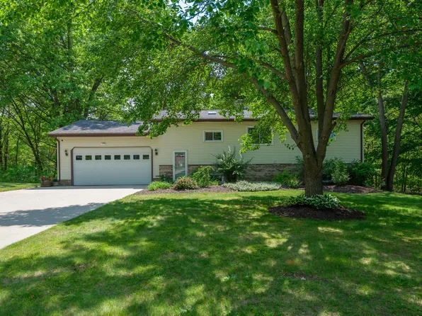 52120 Kern Dr, Three Rivers, MI 49093