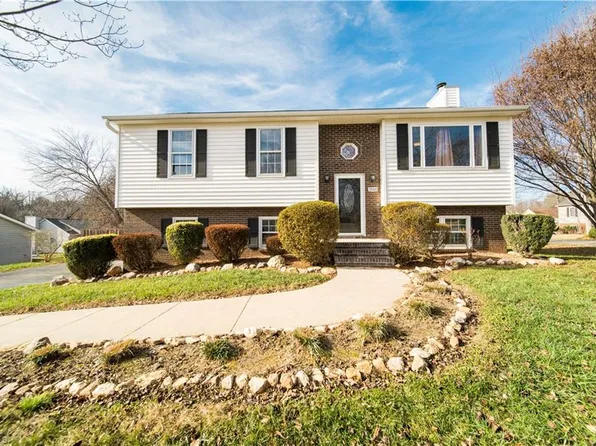 1900 Embark Dr, Kernersville, NC 27284