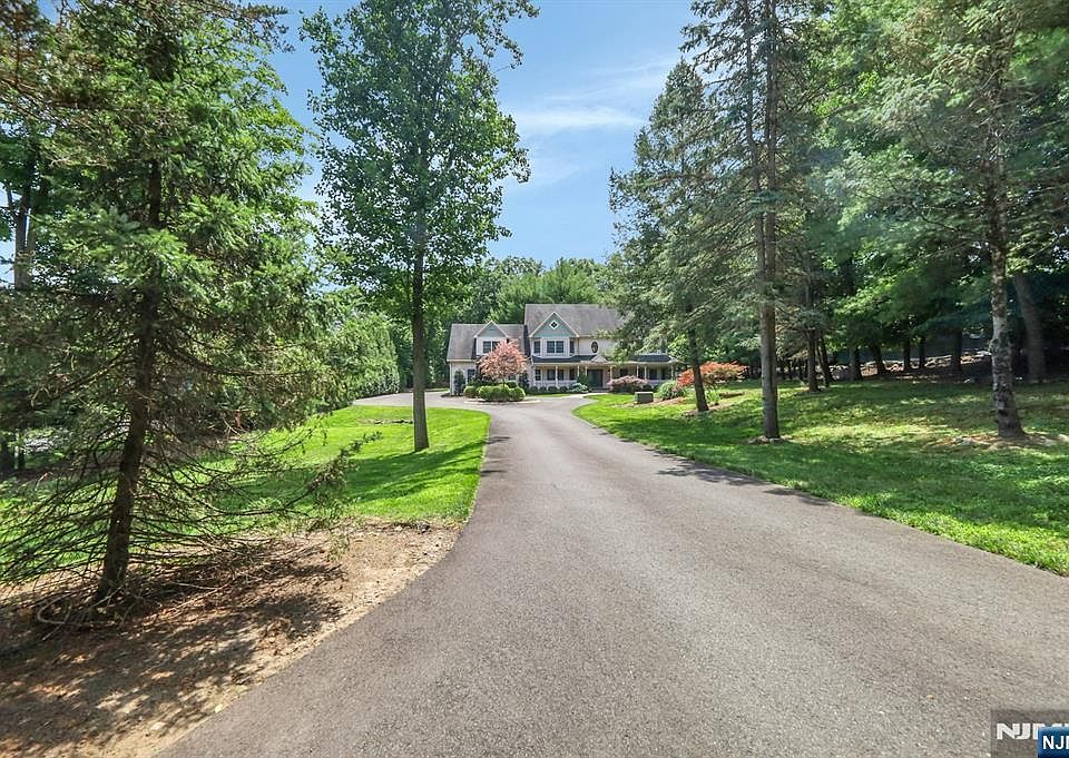 1st image of 765 Colonial Rd