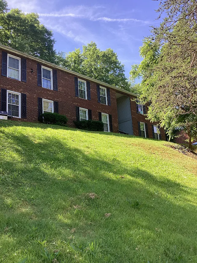 2 bed, 1.0 bath, 700 sqft, $700 — Photo 1