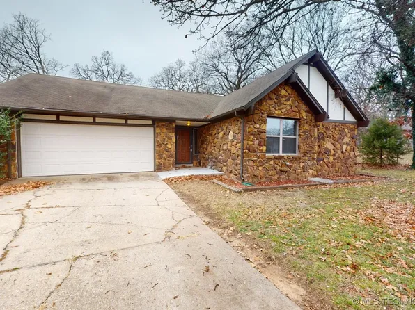 318 Redbud Ct, Sand Springs, OK 74063