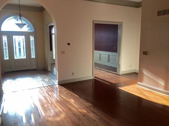 4th image of 108 Portsmouth Ln