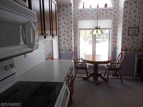 4th image of 2010 Tall Meadow St NE