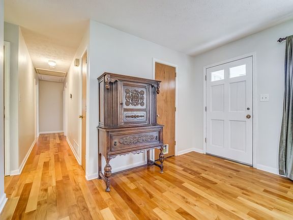 2nd image of 2606 Oak Hill Dr