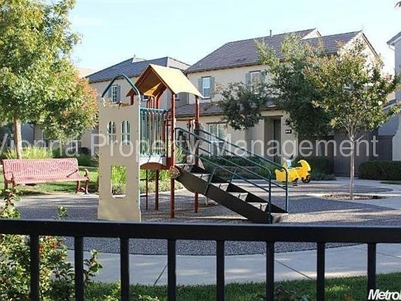 5th image of 182 Talmont Cir