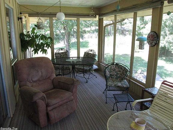 5th image of 60 Winnebago Dr