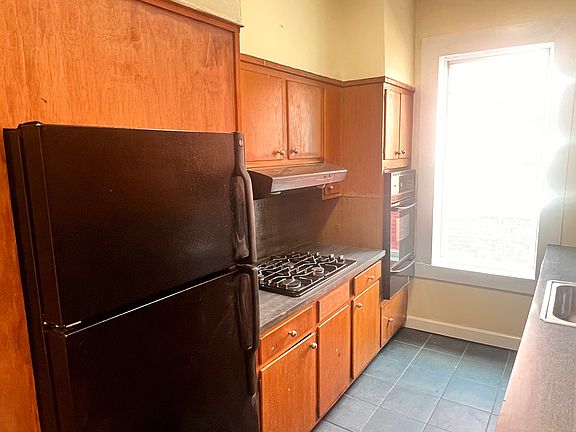 5th image of 901 E 223rd St Floor 2