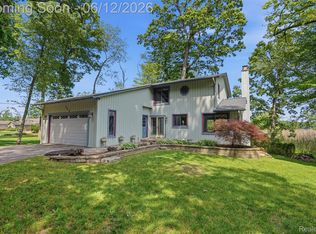 380 Sunset White, White Lake, MI 48383