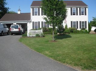 9 Columbia Rd, Middletown, RI 02842