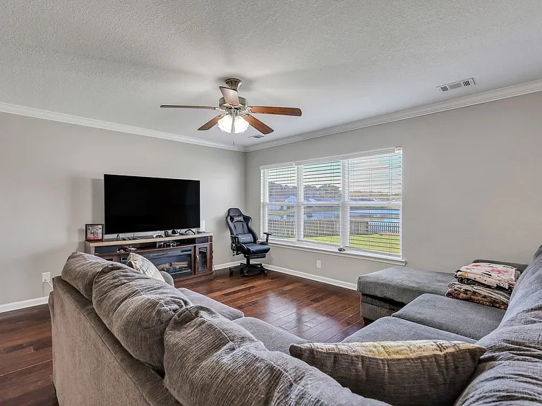 94 Lake Shore Blvd — Photo 15