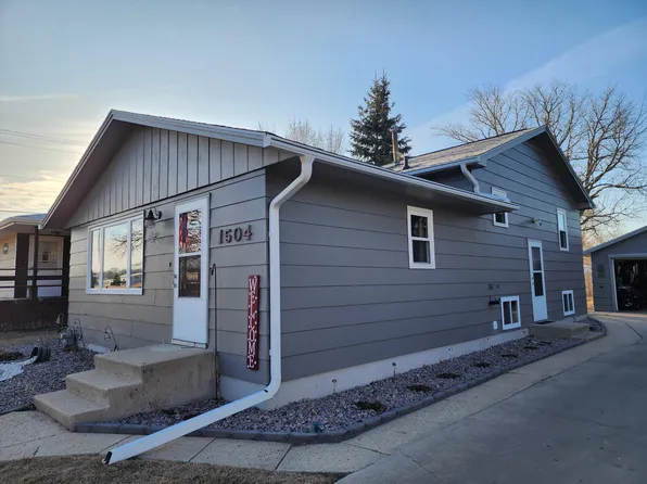 1504 10th Ave SE, Aberdeen, SD 57401