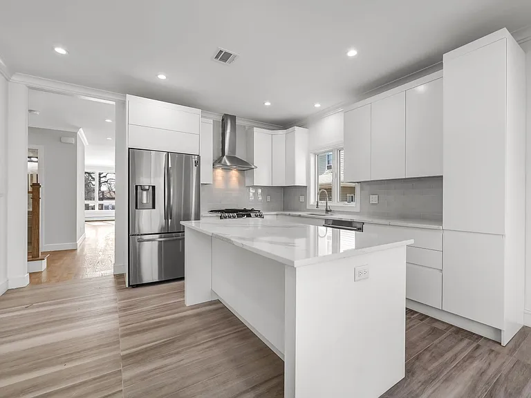 39 Washington Ave — Photo 3